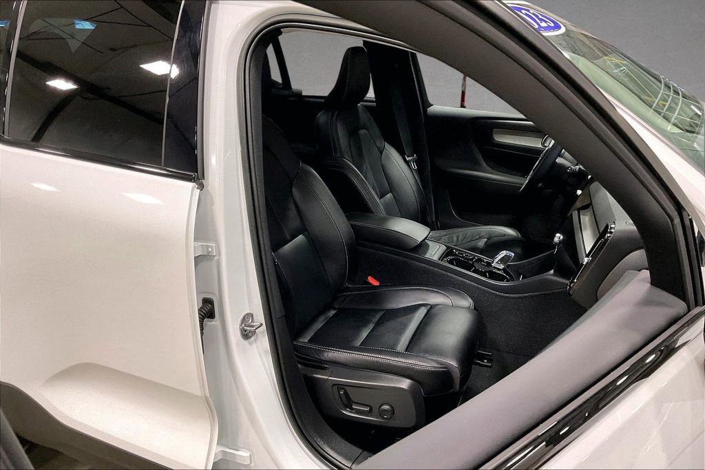 Certified 2023 Volvo XC40 B5 Plus w/ Protection Package Premier AWD/4WD image 29