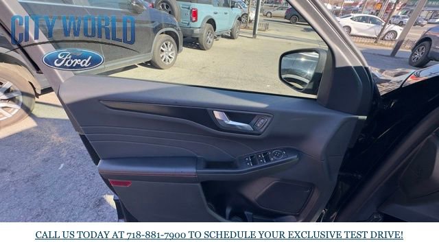 Used 2022 Ford Escape SEL w/ SEL Stealth AWD Package image 6