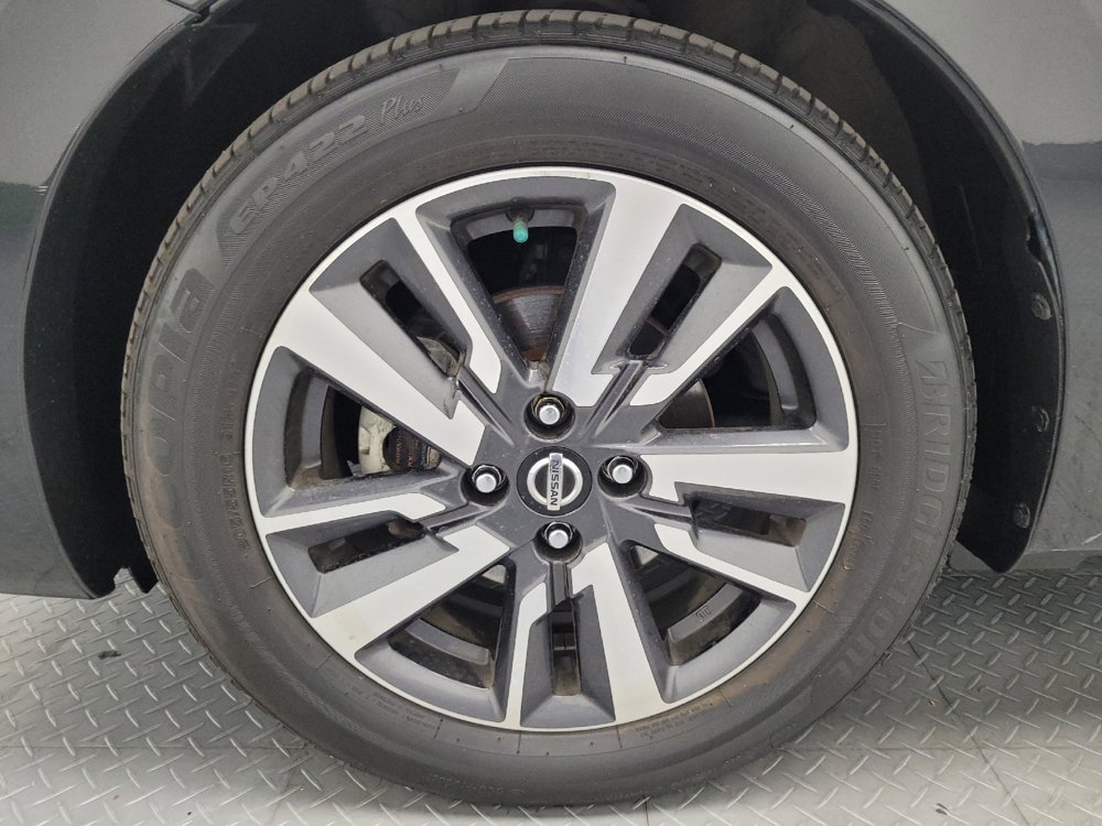 Used 2021 Nissan Versa SV FWD image 31