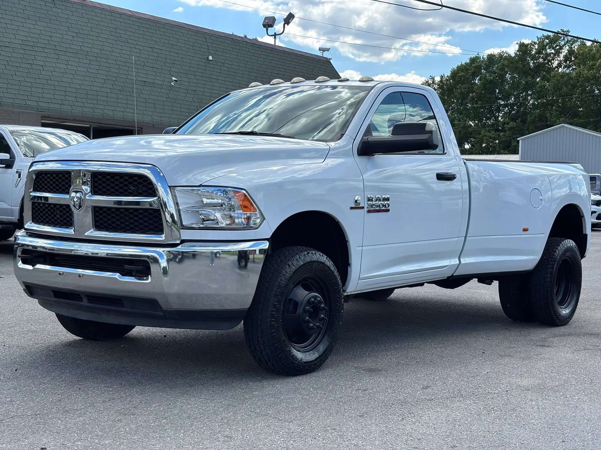 Used 2018 RAM 3500 Tradesman w/ Chrome Appearance Group AWD/4WD image 9