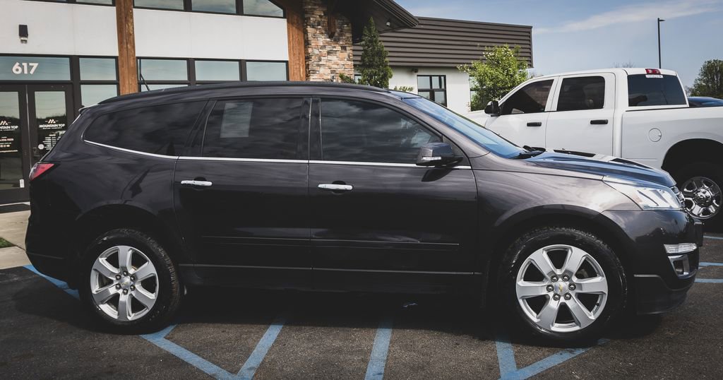 Used 2017 Chevrolet Traverse LT w/ Style and Technology Package image 11