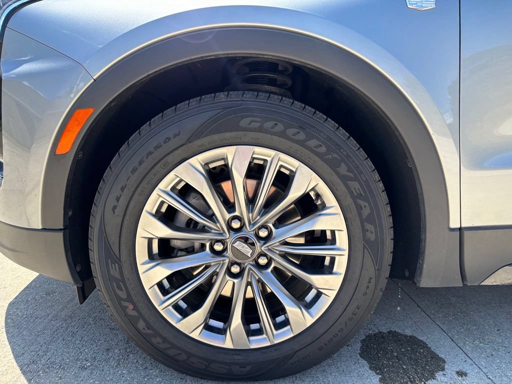 Used 2025 Cadillac XT4 Premium Luxury FWD image 9
