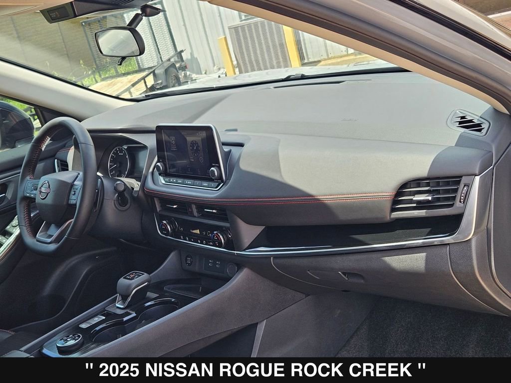 Used 2025 Nissan Rogue SV AWD/4WD image 30