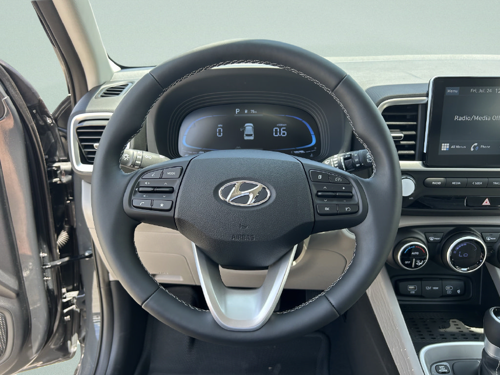 New 2026 Hyundai Venue SEL FWD image 32