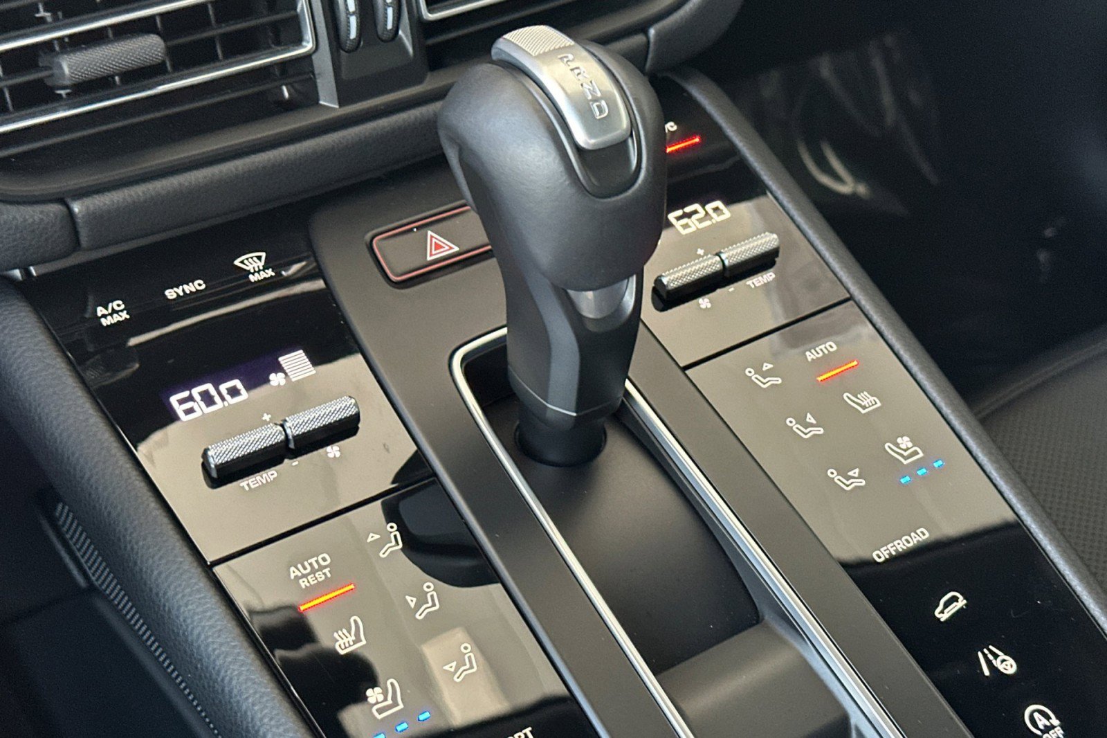 Certified 2026 Porsche Macan AWD/4WD image 22