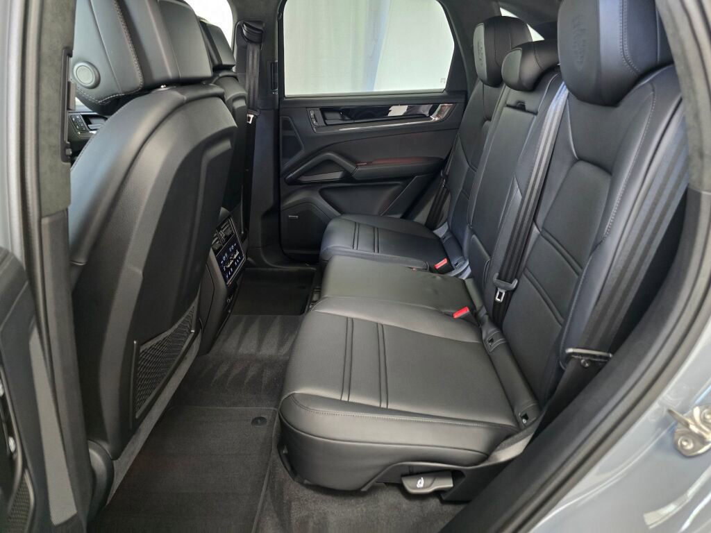 New 2025 Porsche Cayenne GTS image 22