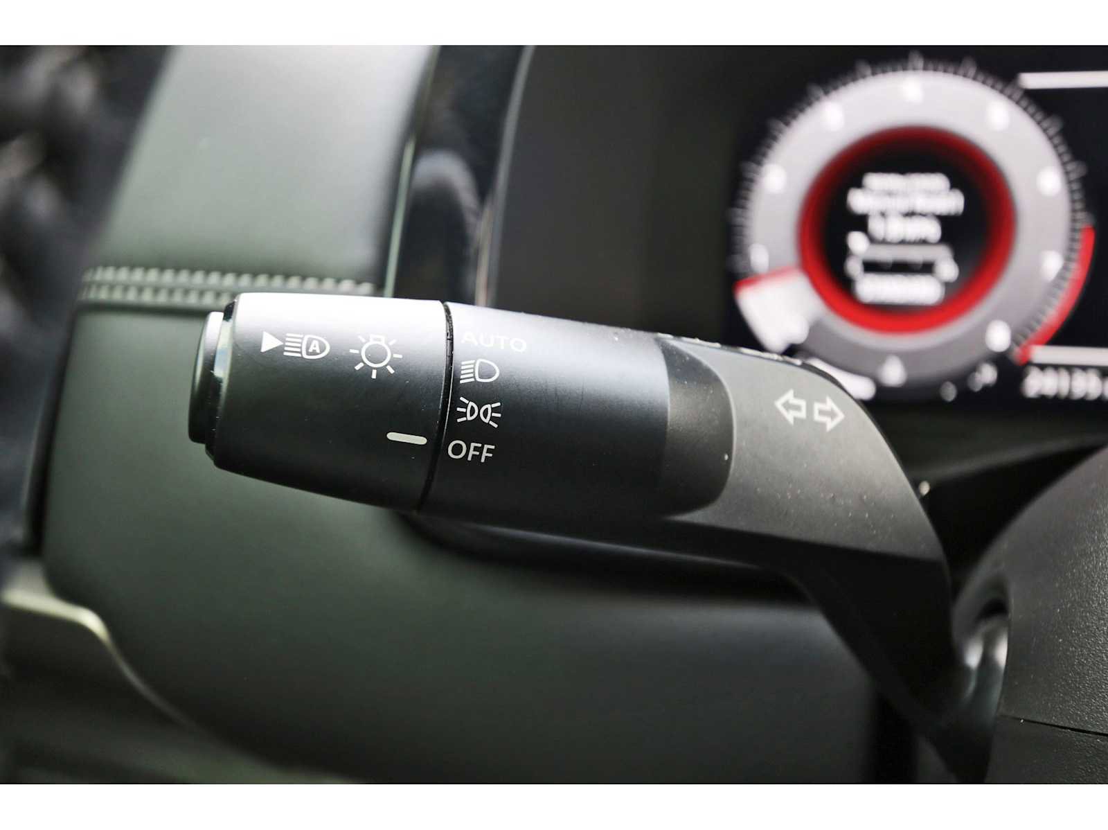 Used 2025 Nissan Pathfinder Platinum w/ Cargo Package image 19