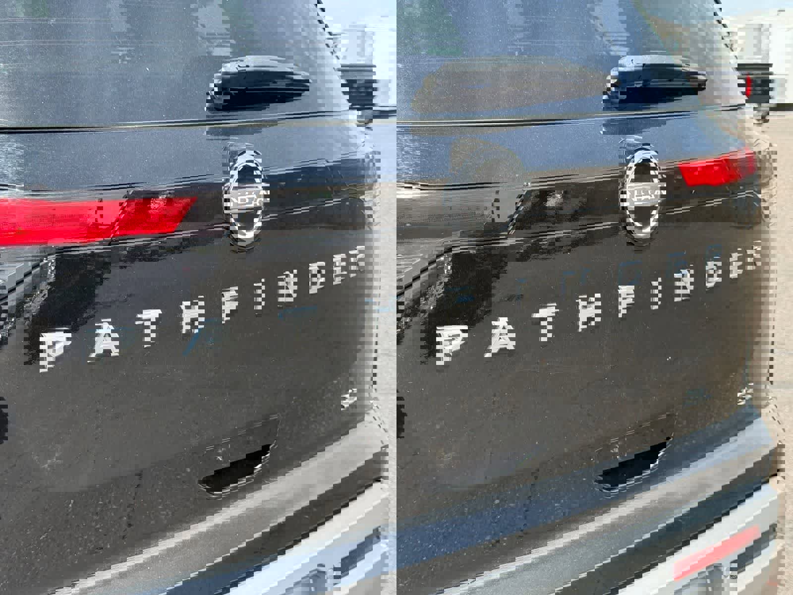 Used 2022 Nissan Pathfinder SL FWD image 8