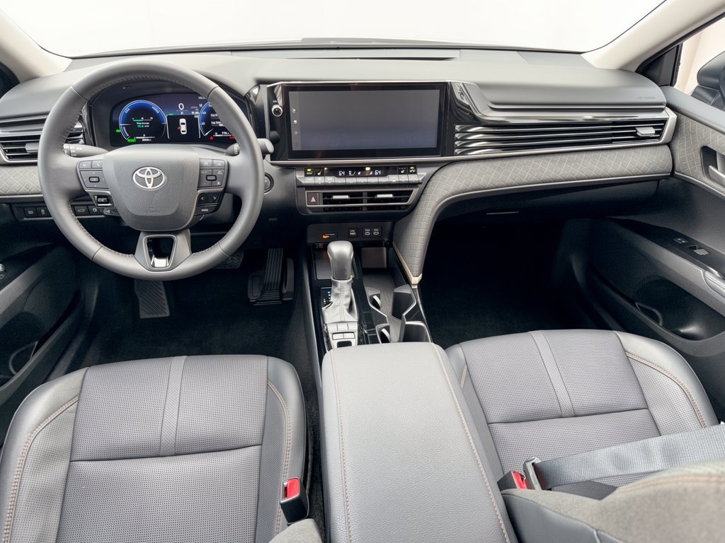 Used 2025 Toyota Camry XLE FWD image 17