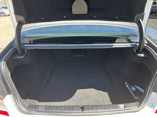 Used 2018 BMW 750i RWD image 11