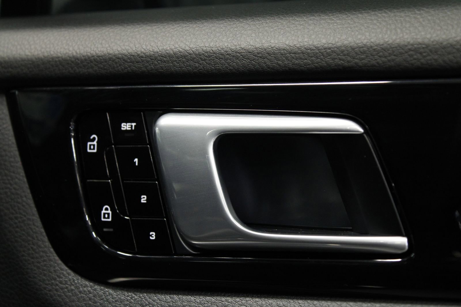 Certified 2021 Porsche Cayenne Coupe AWD/4WD image 26