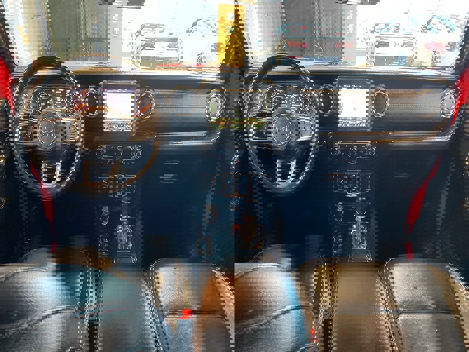 Used 2018 Jeep Wrangler Unlimited Sahara w/ Uconnect 4C Nav & Sound Group image 14