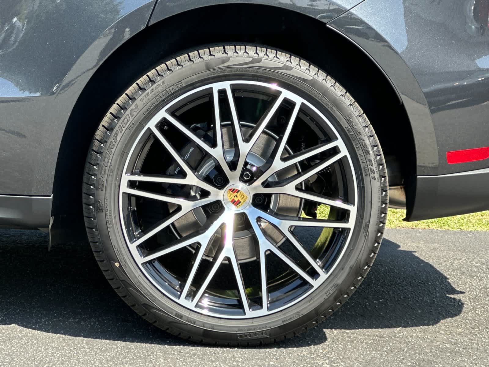 New 2026 Porsche Macan AWD/4WD image 31