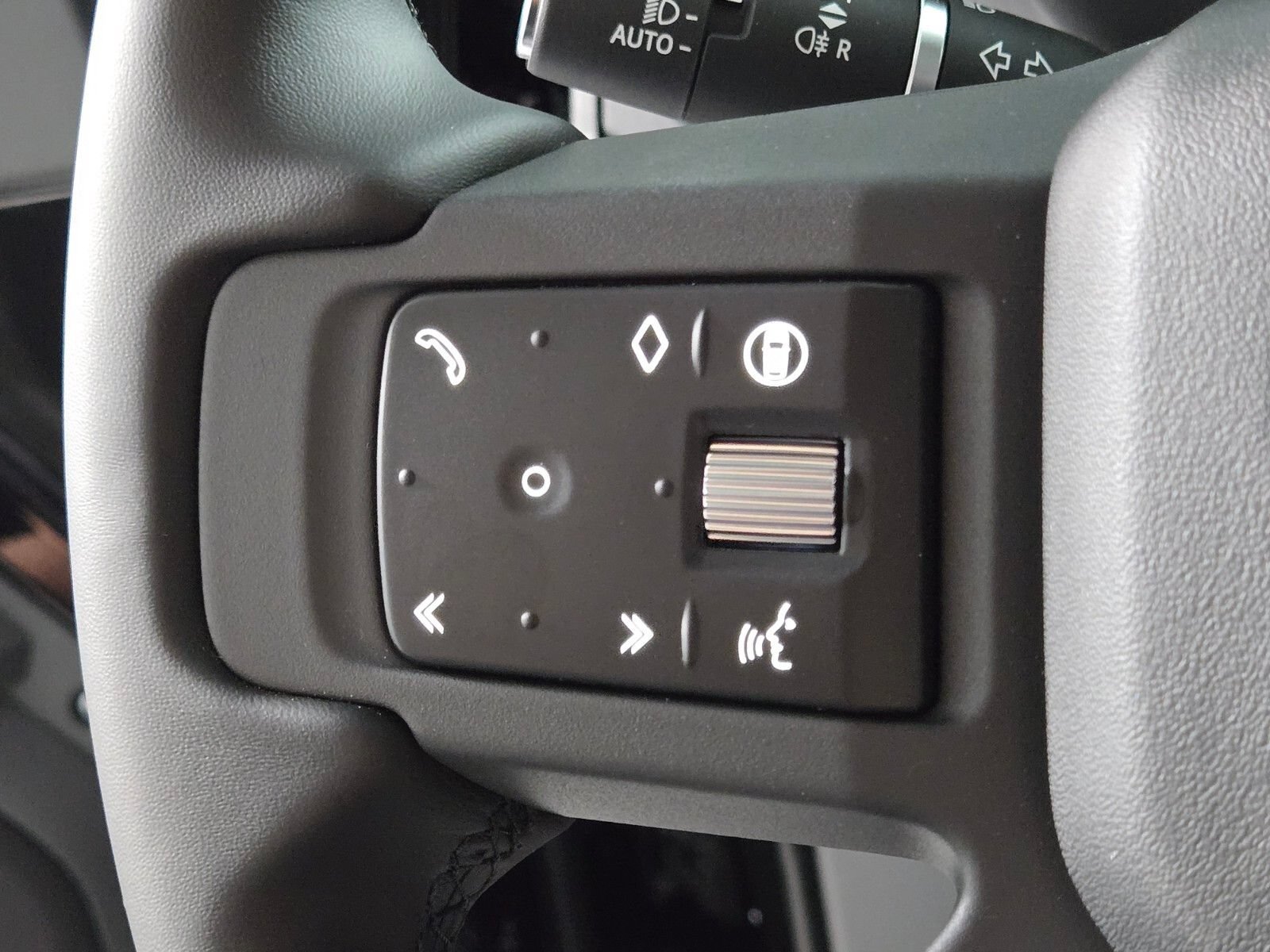New 2026 Land Rover Defender 110 X-Dynamic SE AWD/4WD image 24