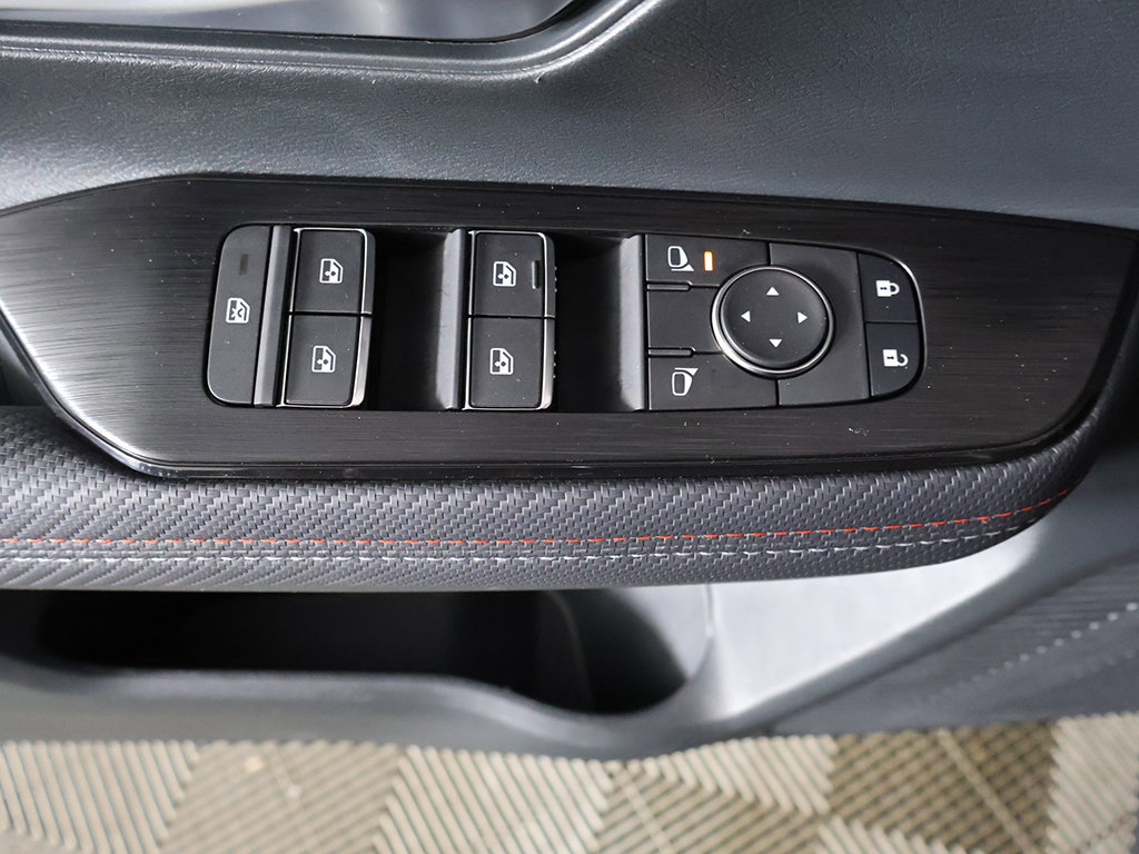 Used 2025 Nissan Kicks SR FWD image 35