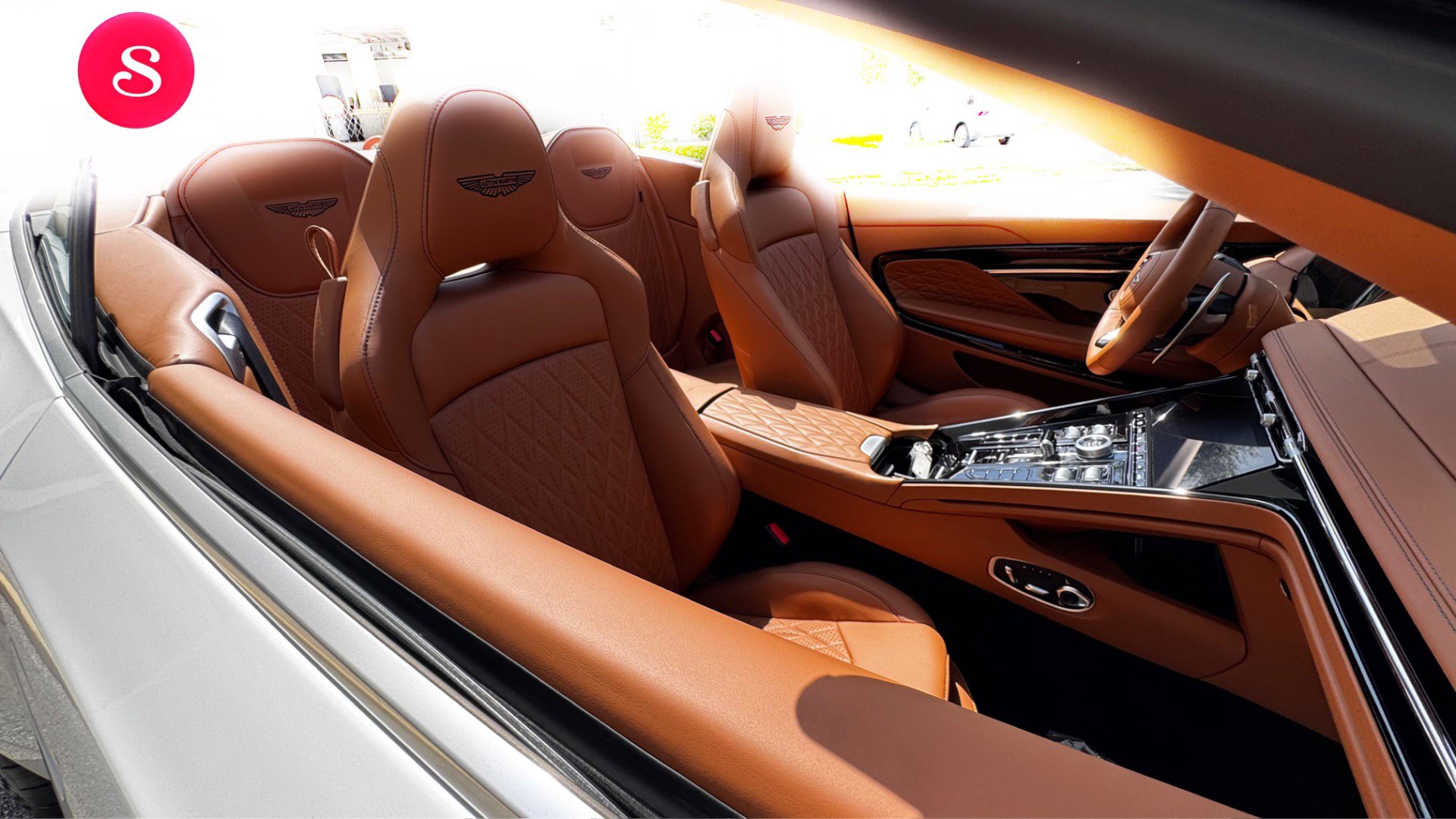 Used 2025 Aston Martin DB12 Convertible RWD image 14
