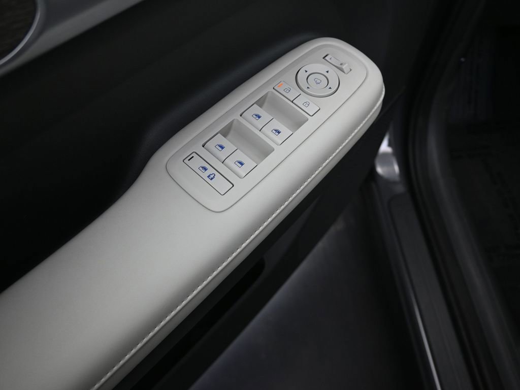 Used 2025 Hyundai Santa Fe Limited image 24