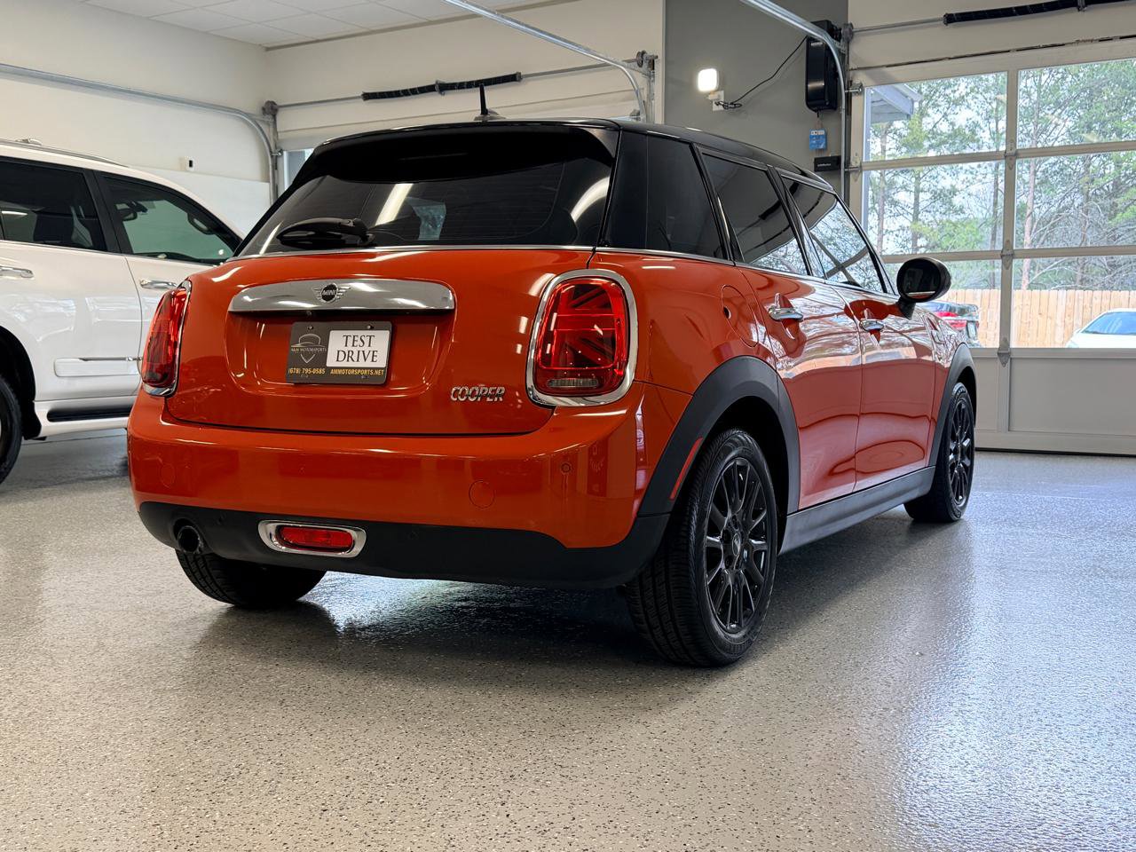 Used 2019 MINI Cooper 4-Door Hardtop image 8