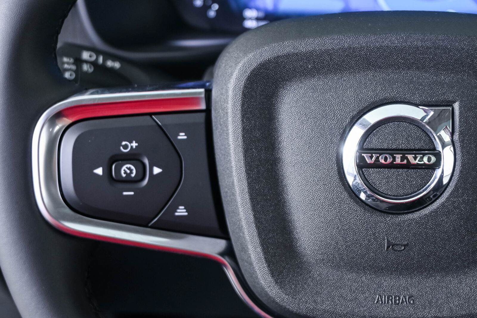 Certified 2023 Volvo XC40 B5 Plus w/ Climate Package AWD/4WD image 10