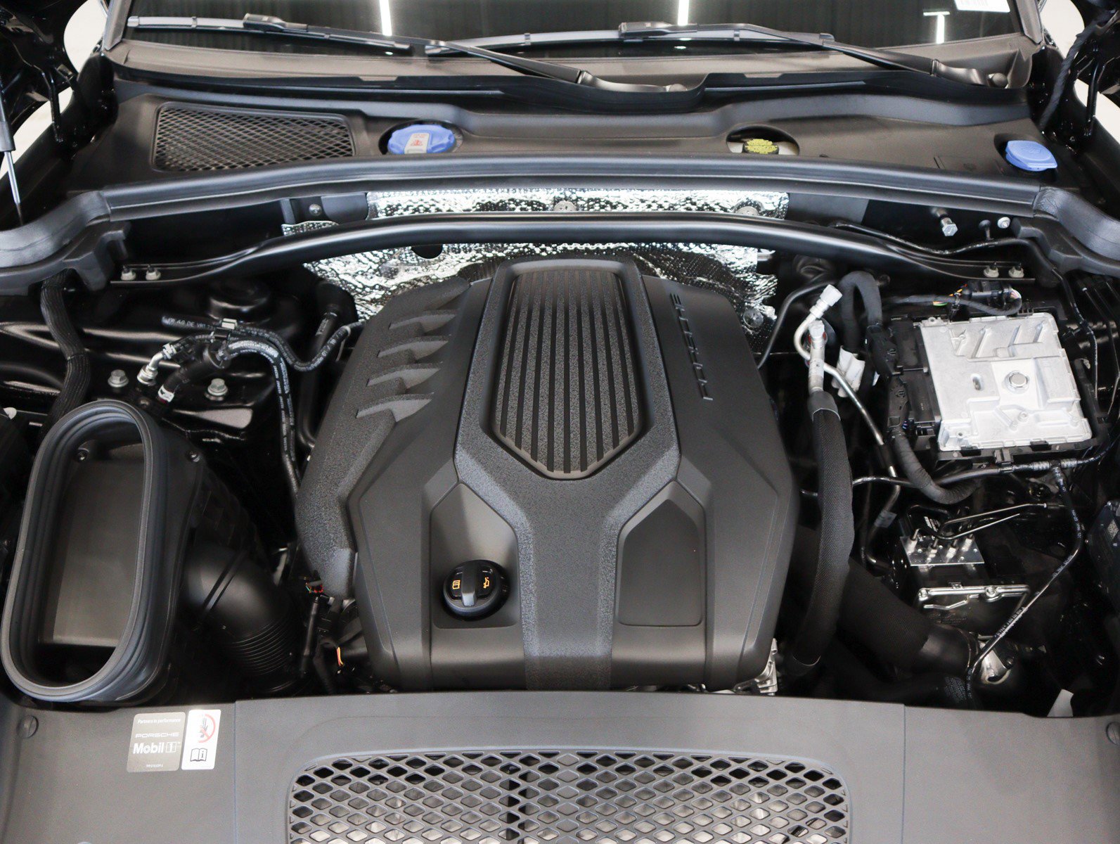 New 2026 Porsche Macan image 28