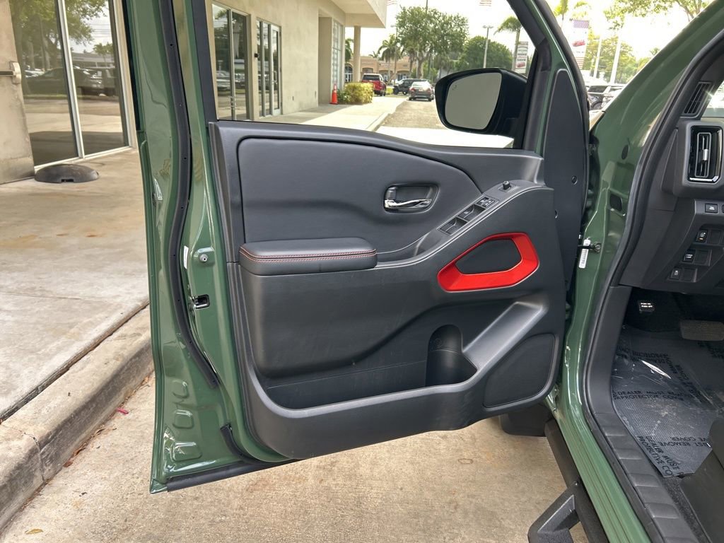 Used 2025 Nissan Frontier Pro-X RWD image 37