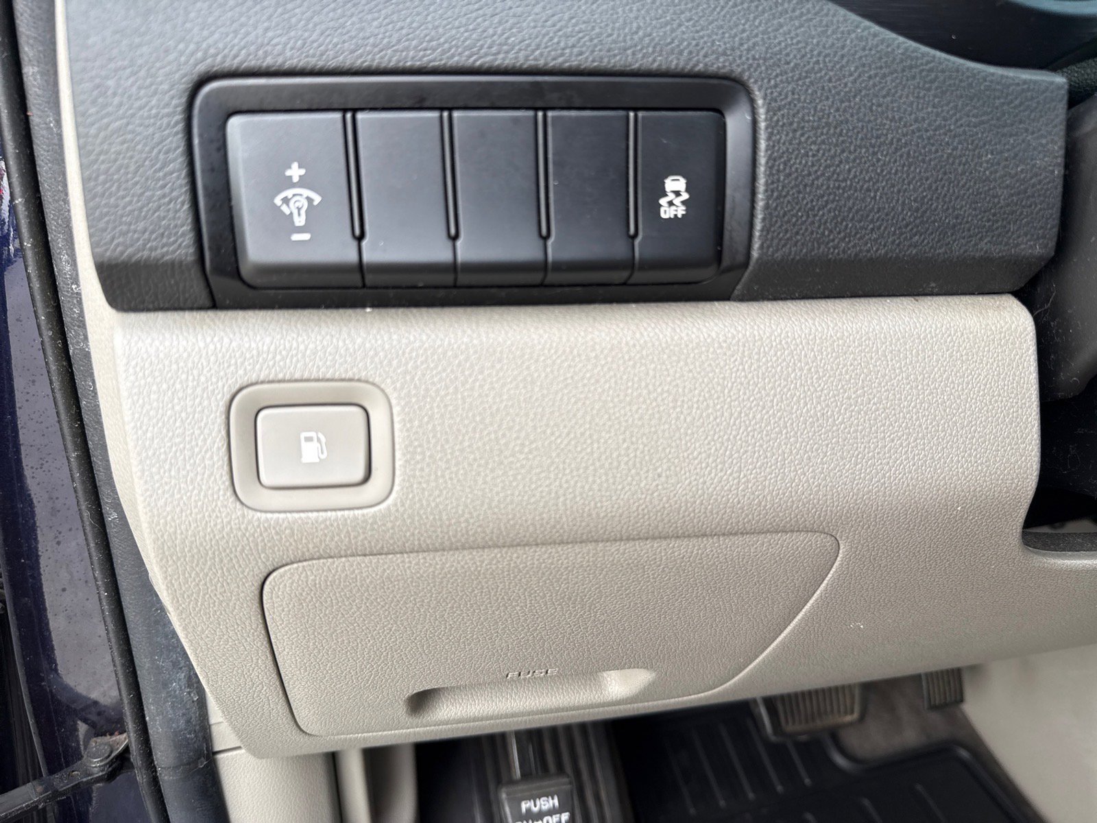 Used 2020 Kia Sedona LX image 24