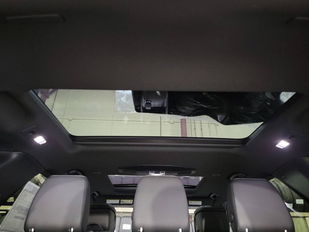 New 2026 Land Rover Discovery Limited Edition AWD/4WD image 28