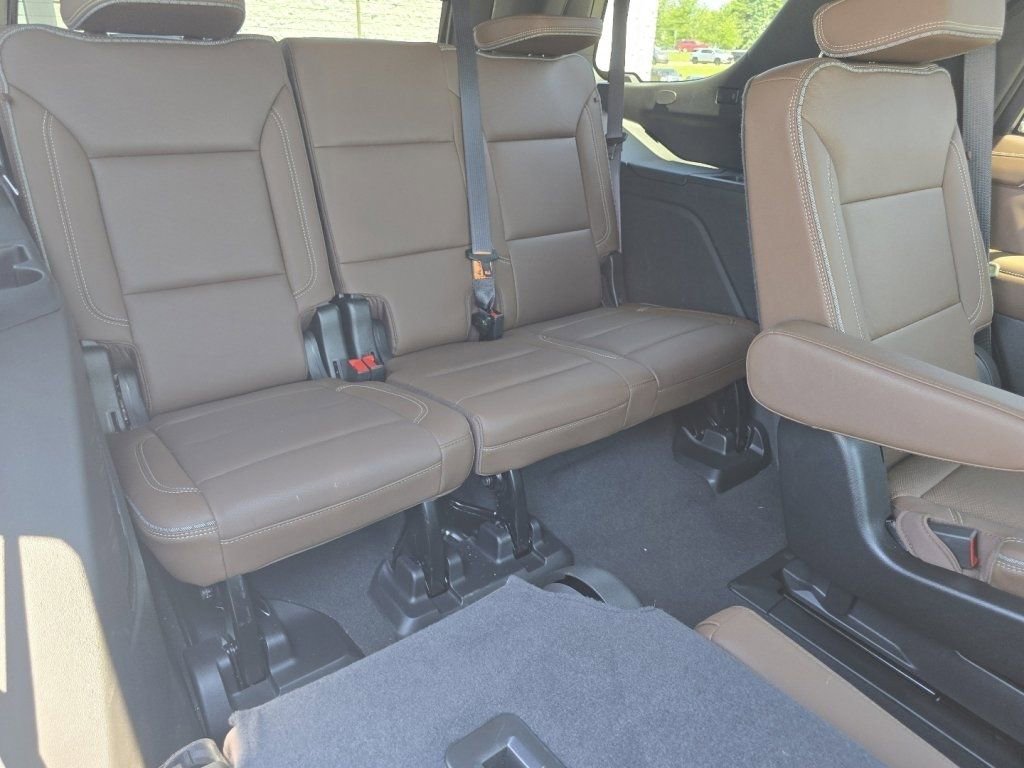 Used 2024 Chevrolet Tahoe High Country AWD/4WD image 23
