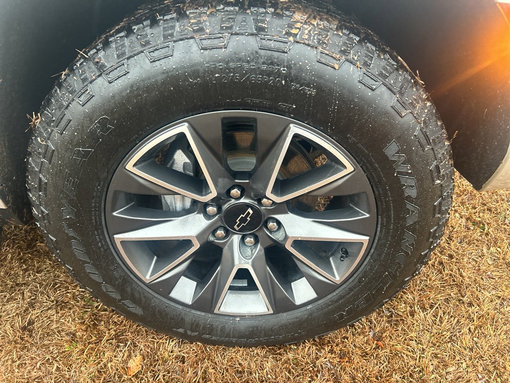 Used 2023 Chevrolet Suburban Z71 image 30