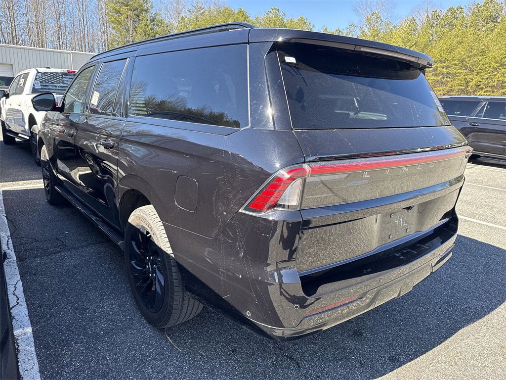 Used 2025 Lincoln Navigator L Reserve w/ Jet Appearance Package image 17