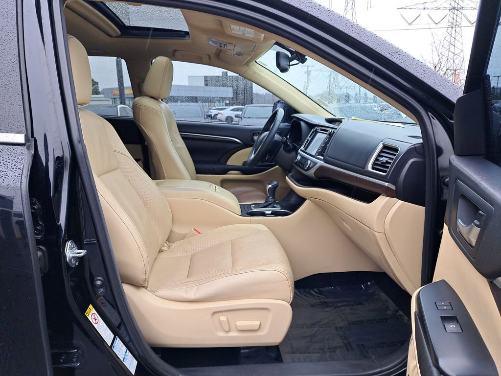Used 2016 Toyota Highlander Limited AWD/4WD image 17