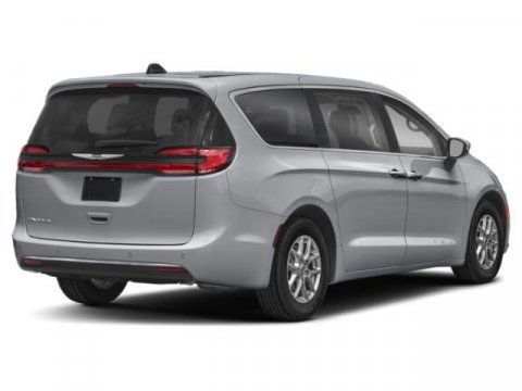Used 2024 Chrysler Pacifica Touring-L image 4