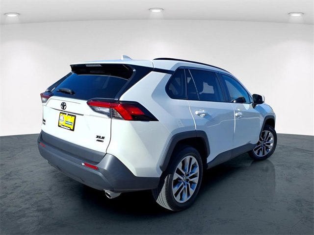 Used 2022 Toyota RAV4 XLE Premium image 24