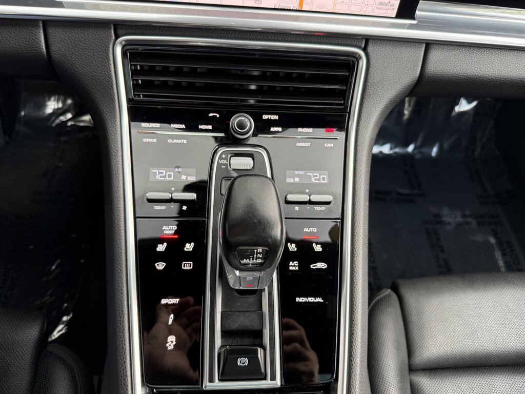 Used 2017 Porsche Panamera 4 AWD/4WD image 18