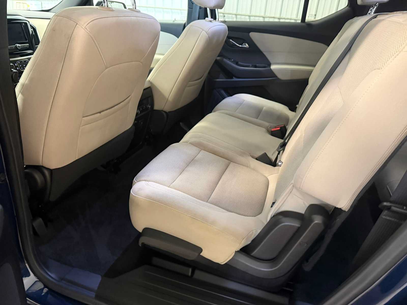 Used 2022 Chevrolet Traverse LS FWD image 22