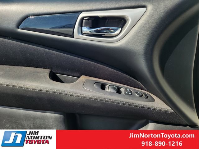 Used 2017 Nissan Pathfinder S image 25