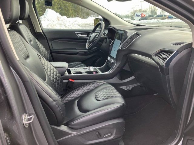 Used 2024 Ford Edge Titanium image 17