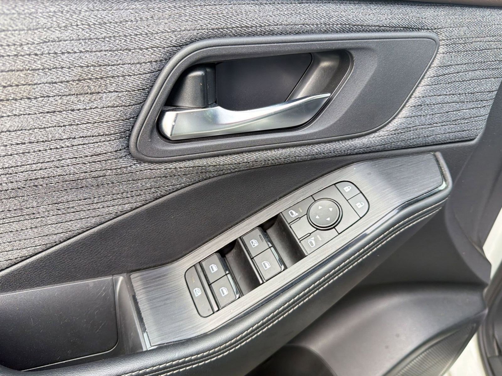 Used 2023 Nissan Rogue SV image 13