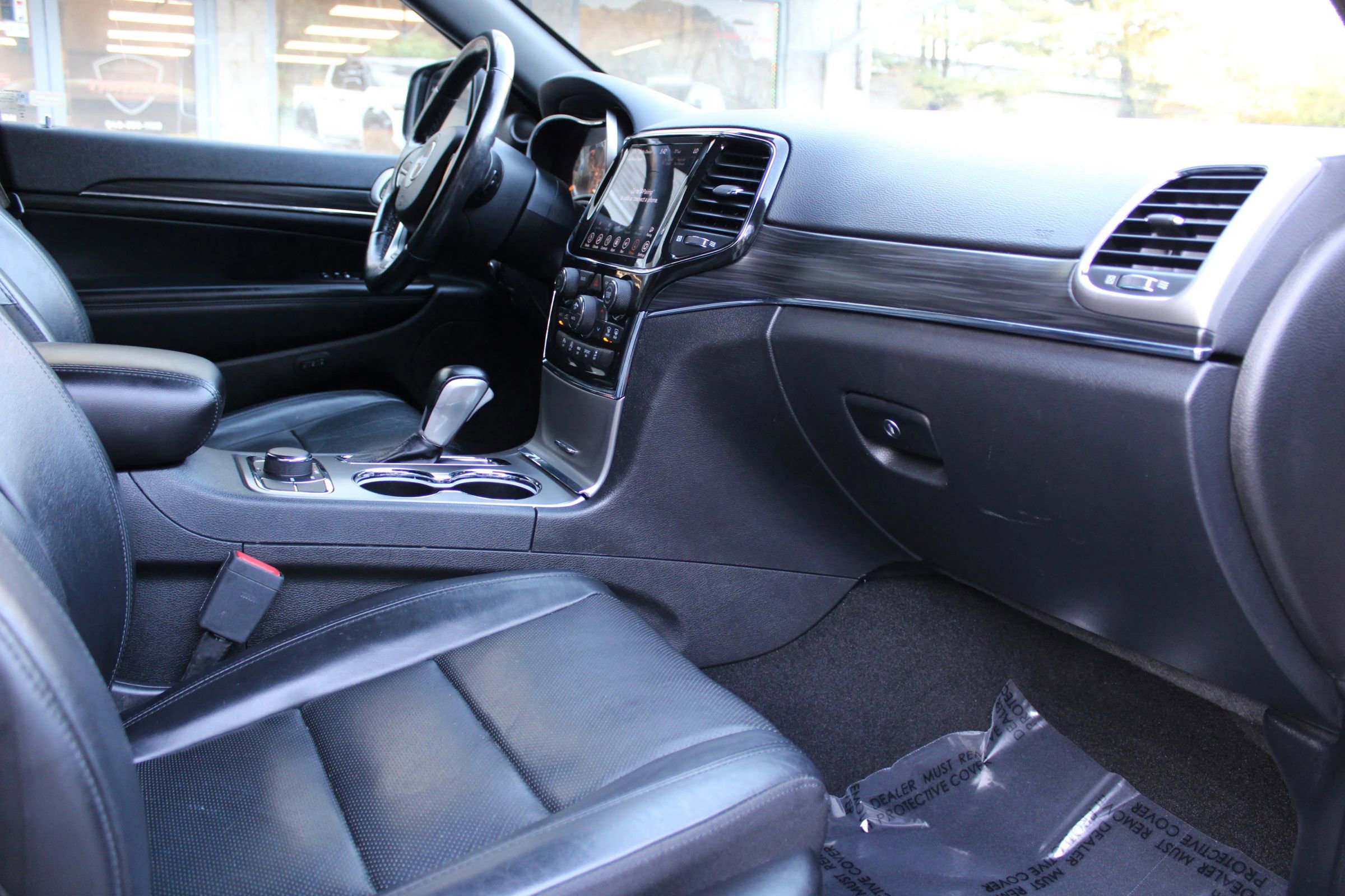 Used 2021 Jeep Grand Cherokee Limited w/ Luxury Group II image 17