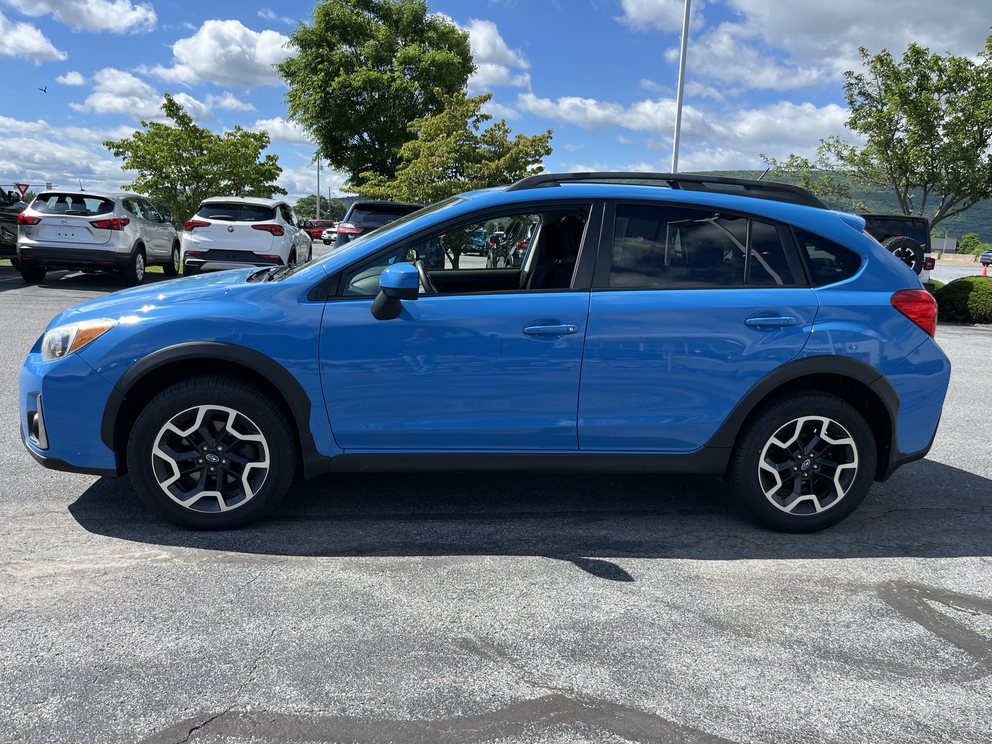 Used 2017 Subaru Crosstrek 2.0i Premium AWD/4WD image 9