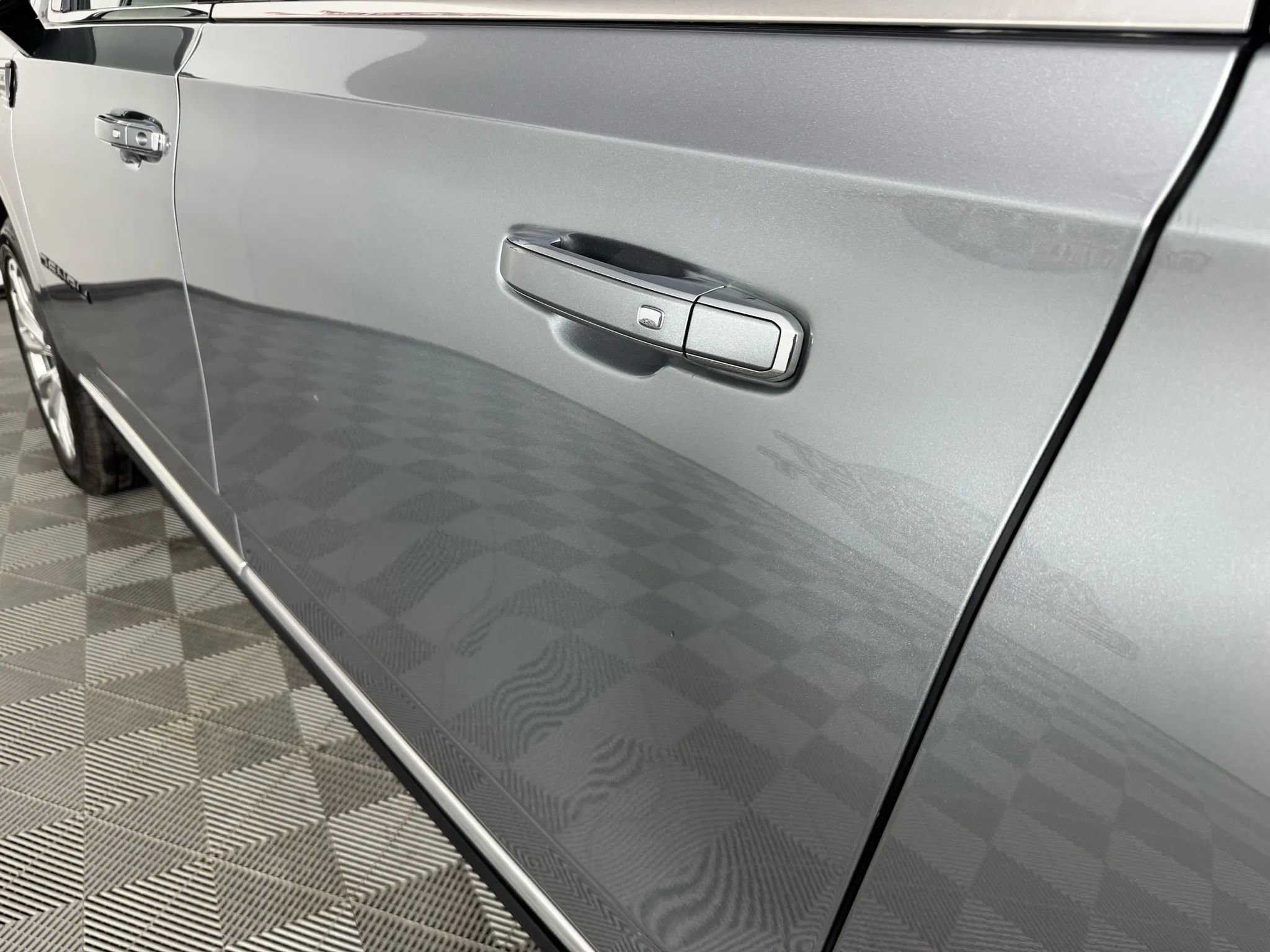 Used 2023 GMC Yukon XL Denali image 30