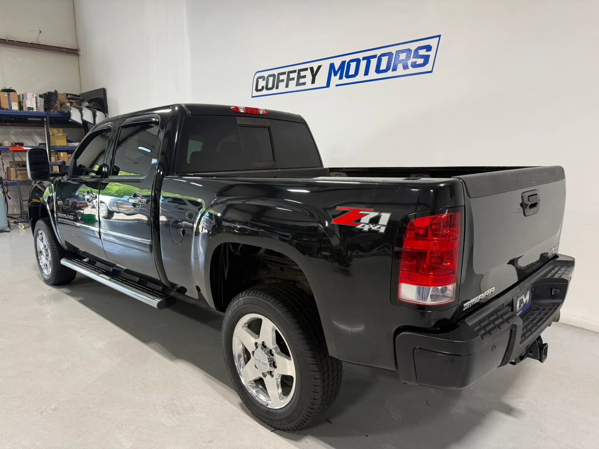 Used 2013 GMC Sierra 2500 Denali w/ Suspension Package, Off-Road AWD/4WD image 4