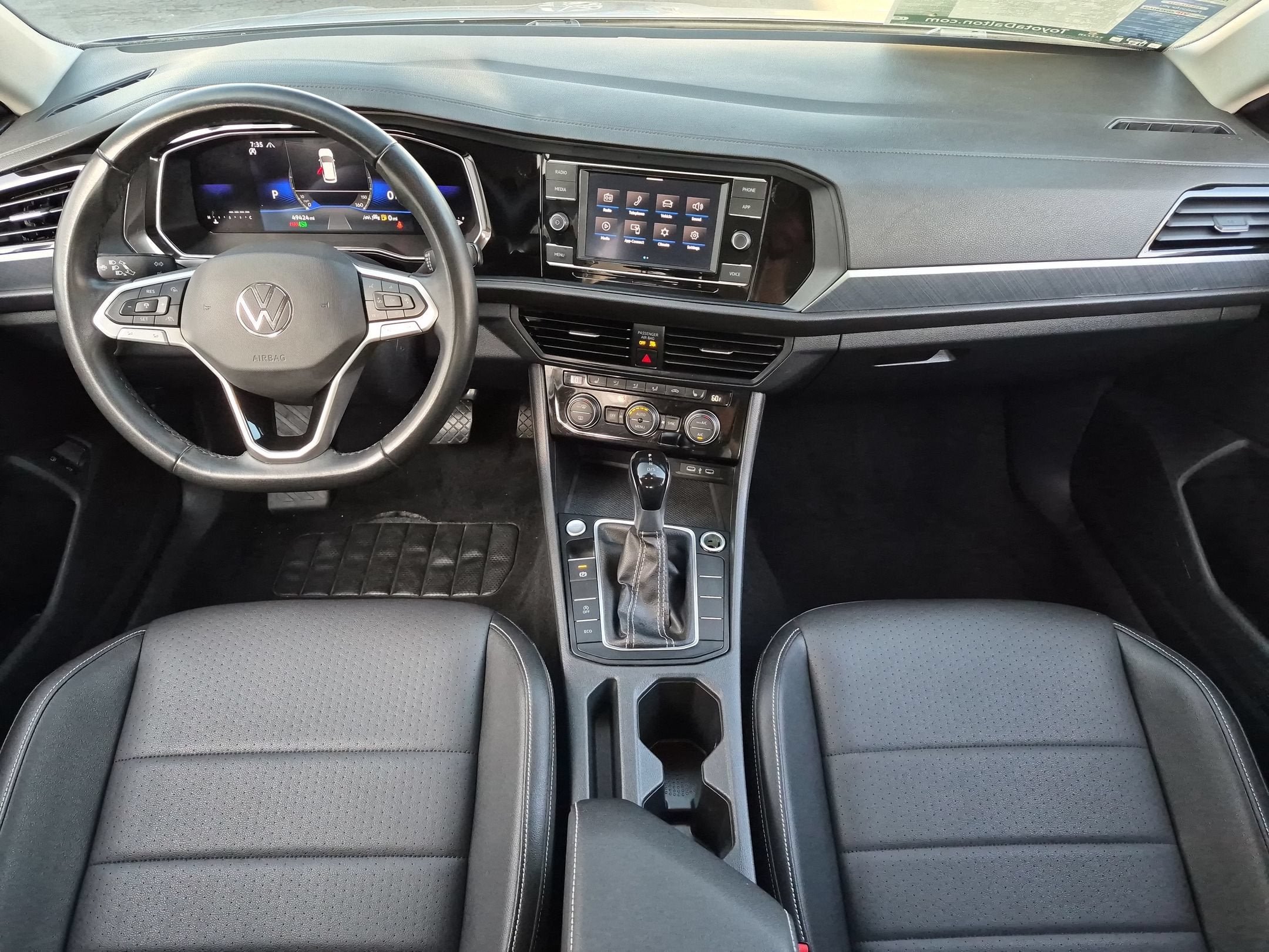 Used 2024 Volkswagen Jetta SE FWD image 12