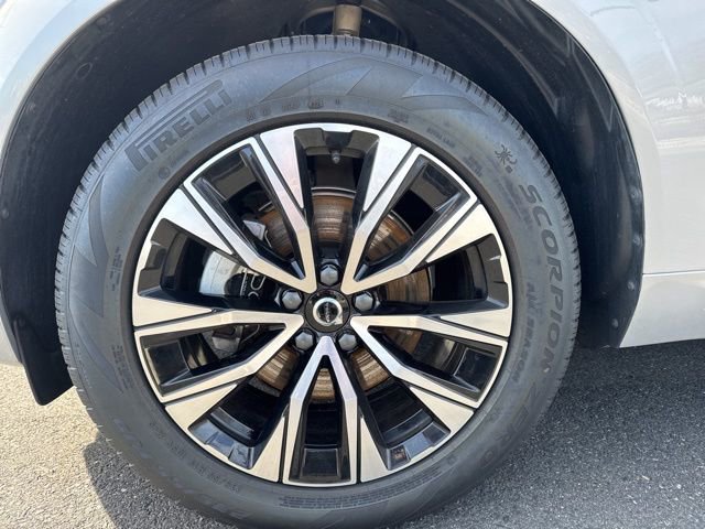Certified 2025 Volvo XC60 B5 Plus w/ Climate Package image 9