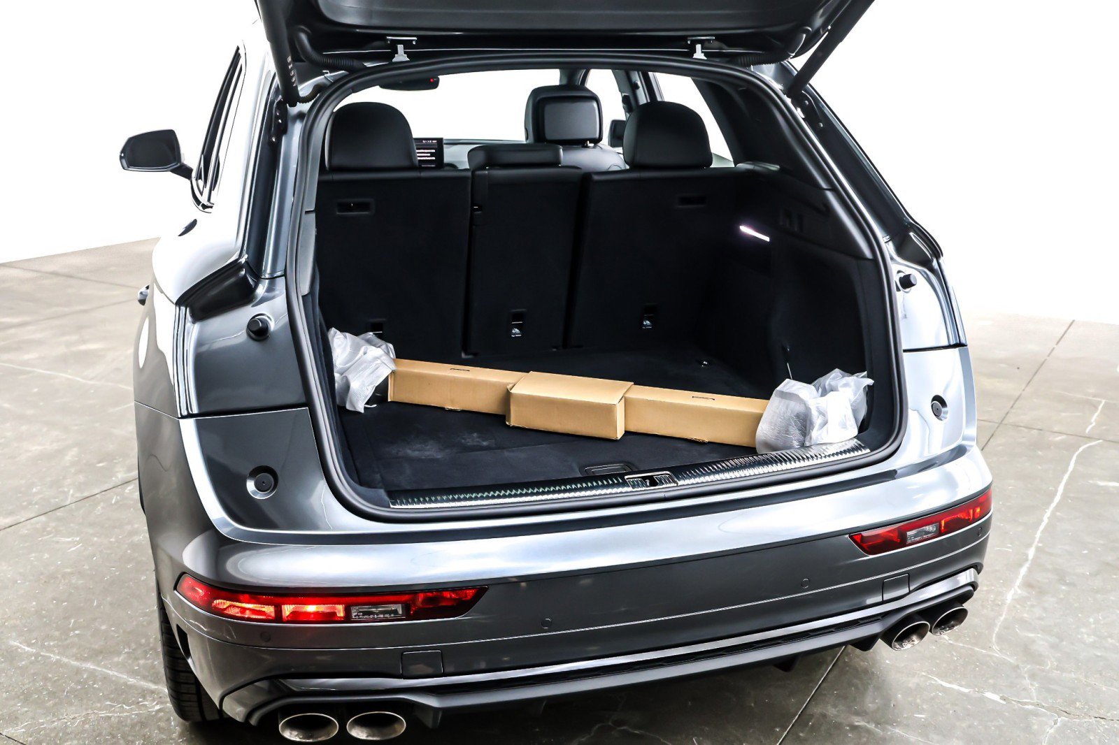 Used 2024 Audi SQ5 Premium Plus w/ Premium Plus Package image 24