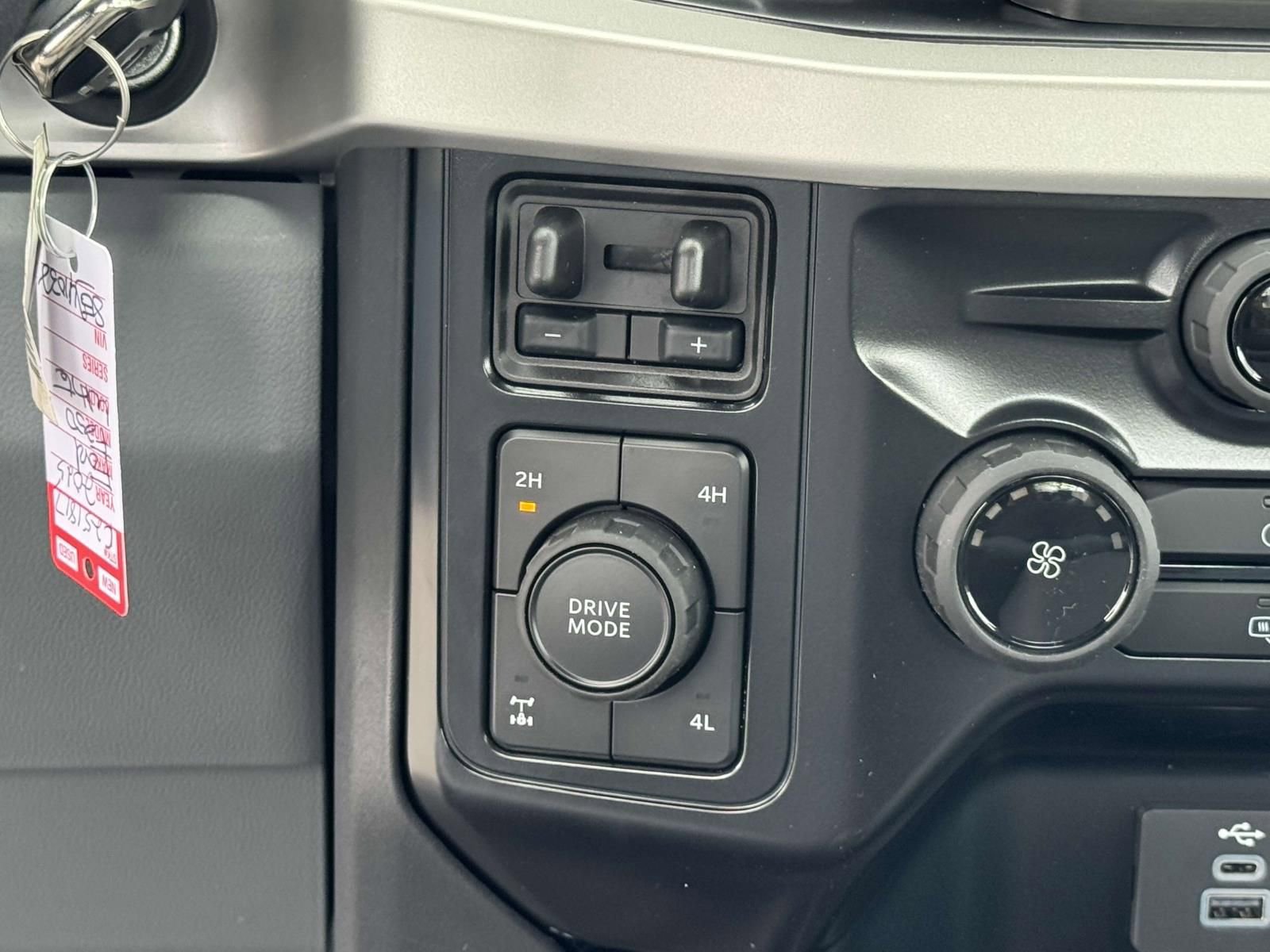 New 2025 Ford F250 XLT w/ FX4 Off-Road Package image 16