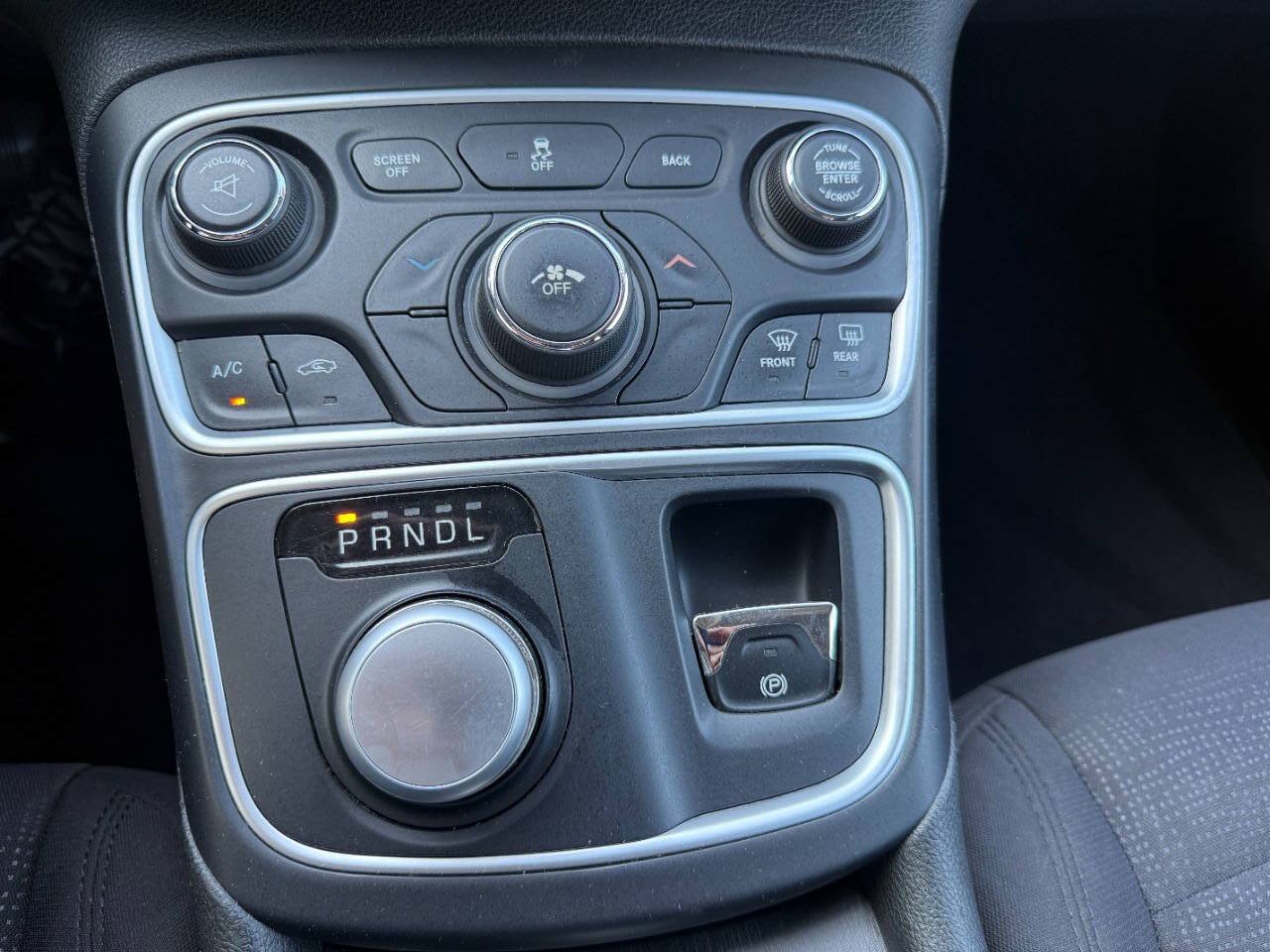 Used 2015 Chrysler 200 Limited FWD image 16