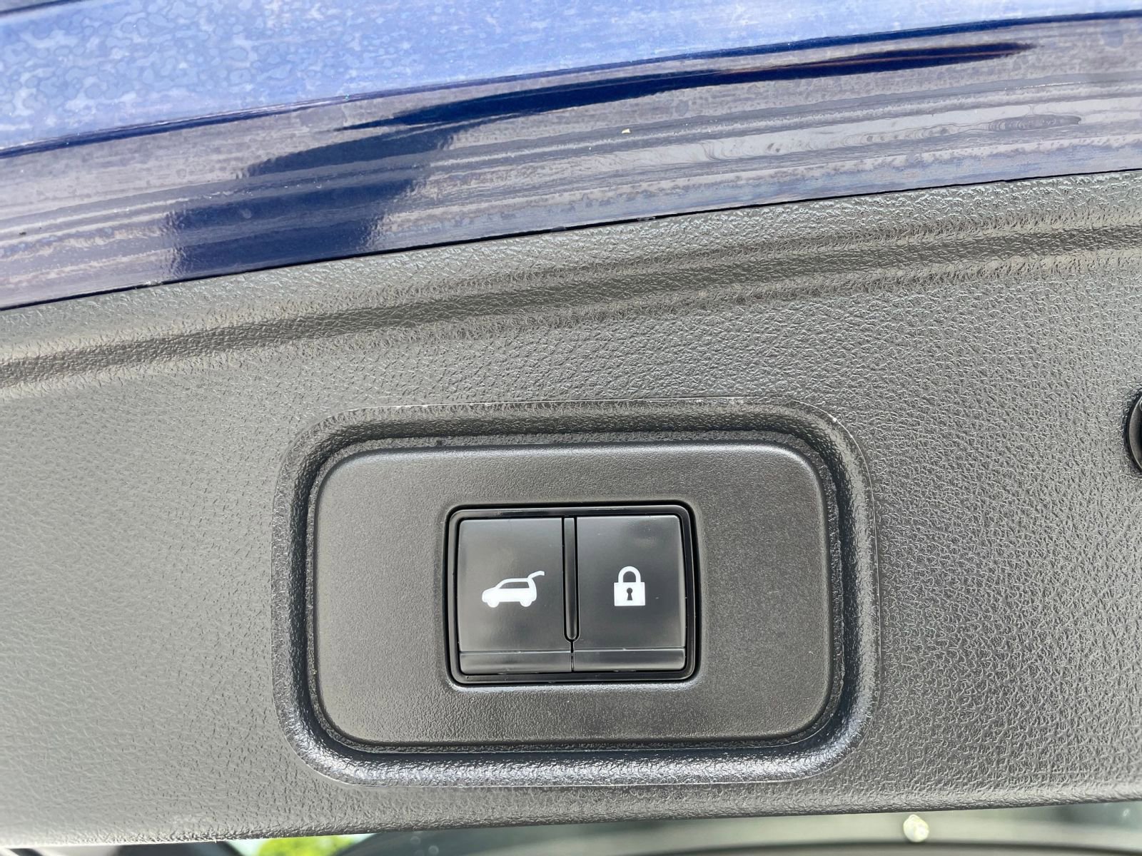 Used 2025 Nissan Pathfinder SV AWD/4WD image 23