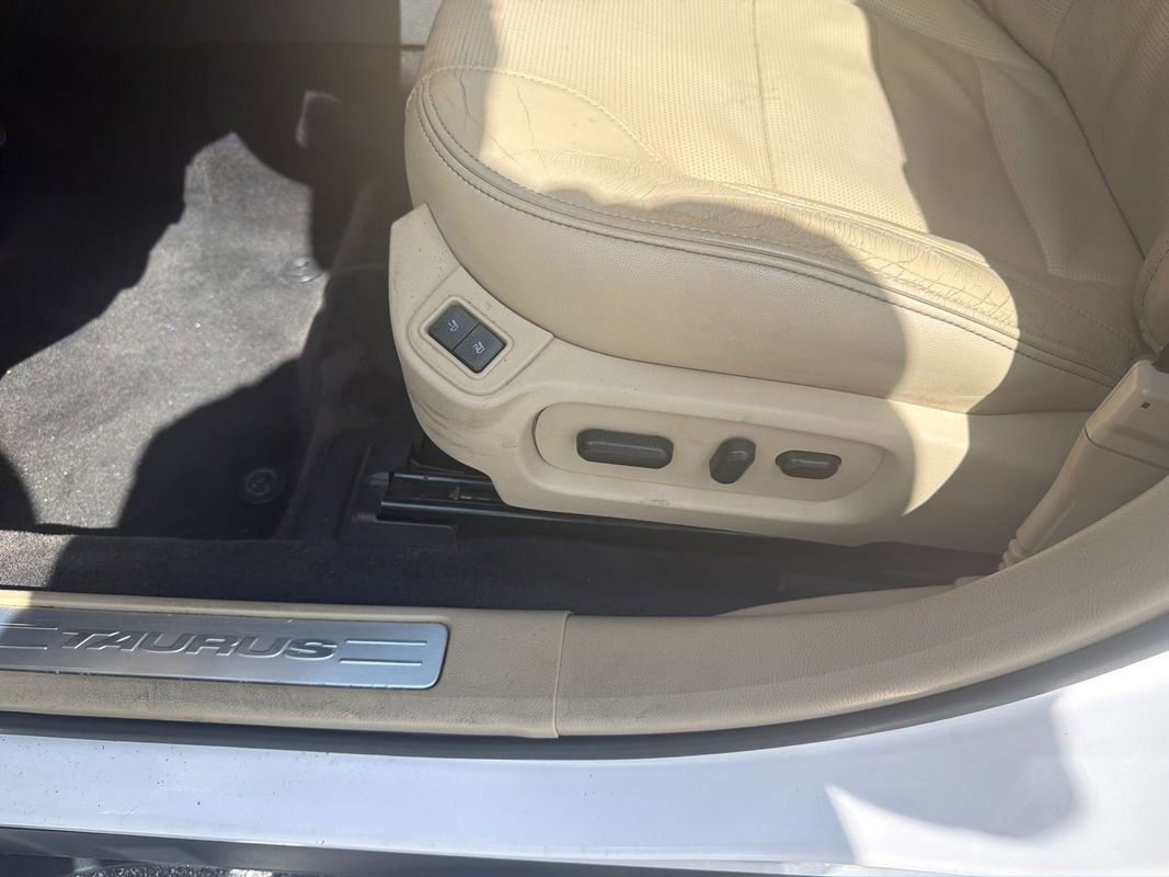 Used 2018 Ford Taurus Limited image 17