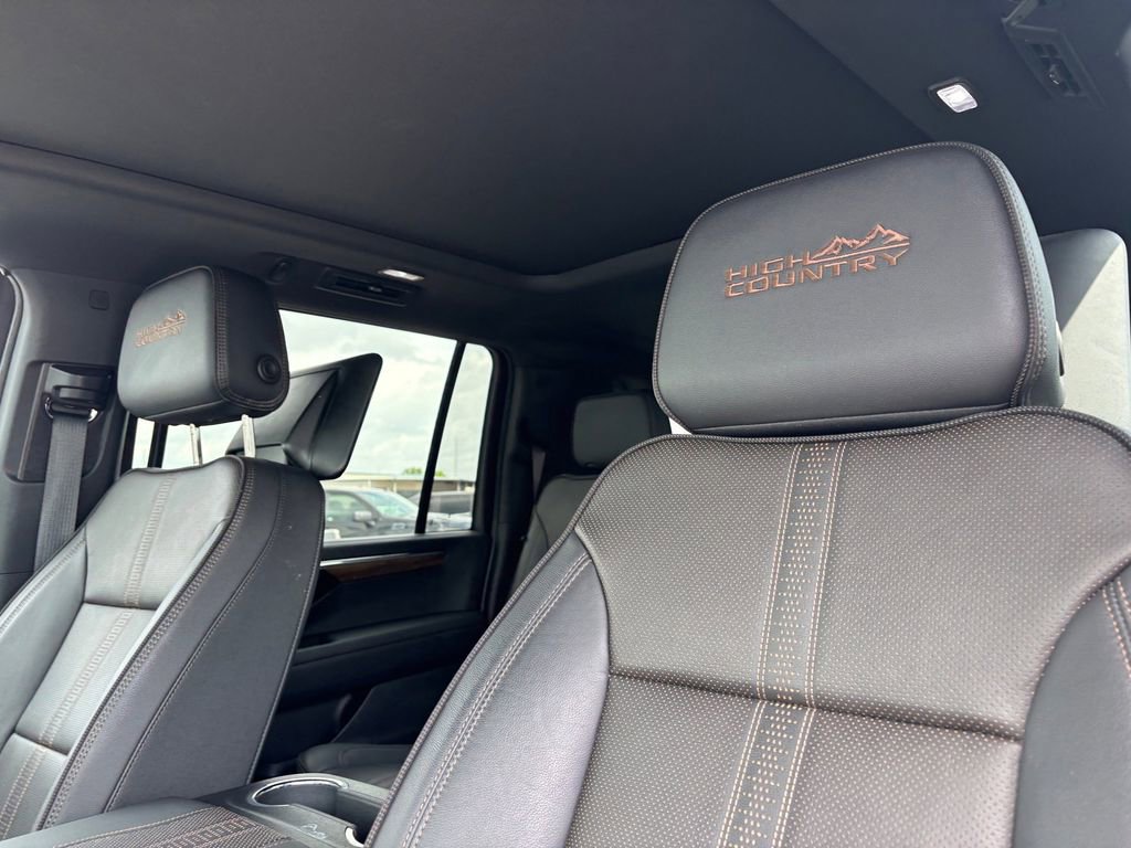 Used 2025 Chevrolet Suburban High Country AWD/4WD image 11